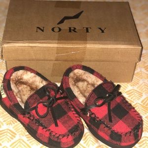 Toddler boys NWT New in Box Buffalo Plaid Slippers House Shoes